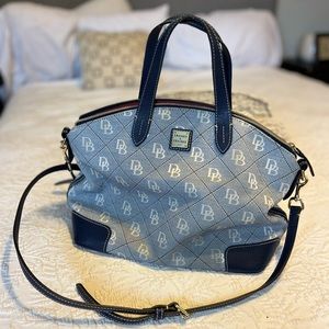 Gently used Dooney & Bourke large light blue signature crossbody handbag